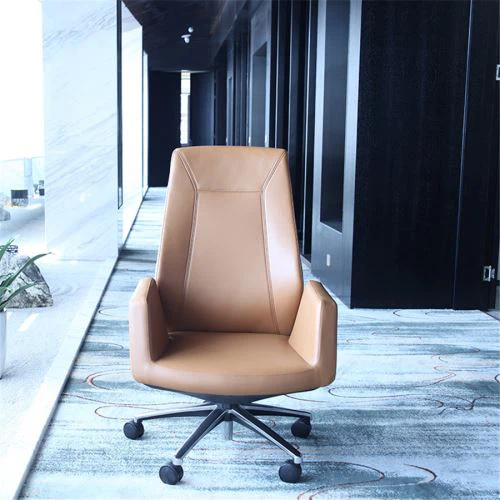 Pisarniški stol na pol usnja